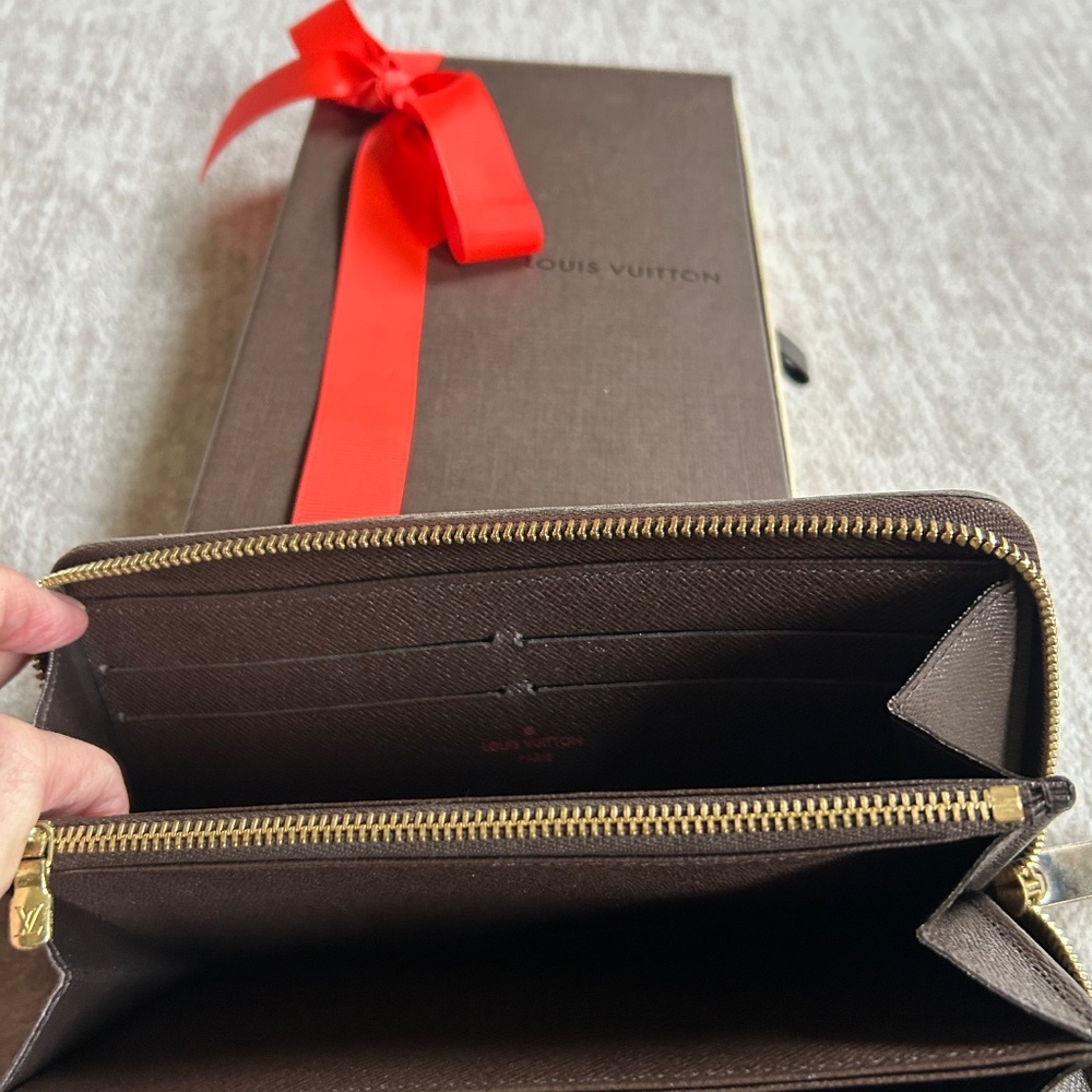 100% Authentic Louis Vuitton Zippy Wallet Damier Ebene - Picture 5 of 9